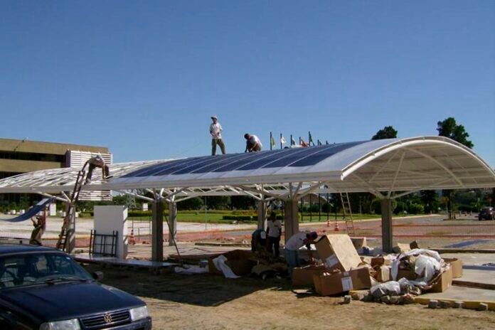 Eletrosul estacionamento com cobertura de placas solares -Solarterra Eletrosul estacionamento com cobertura de placas solares -Solarterra